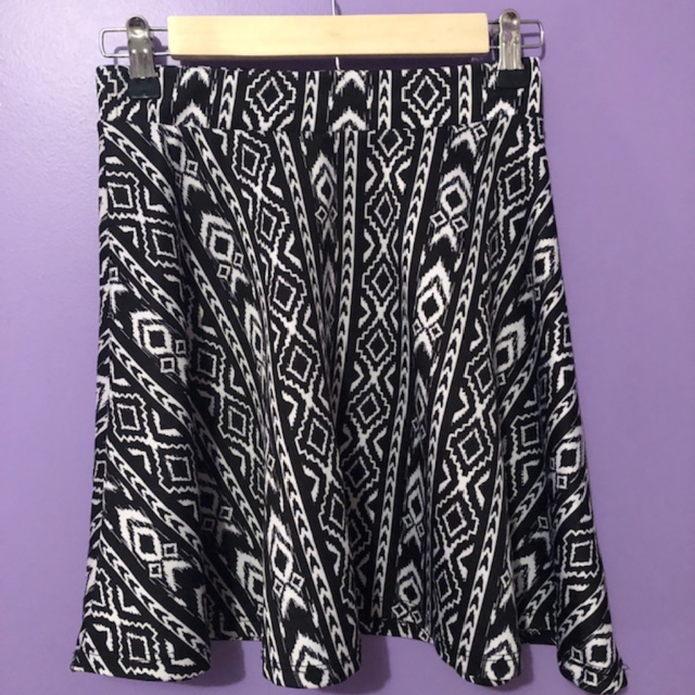 Rue21 SKATER SKIRT Black and White